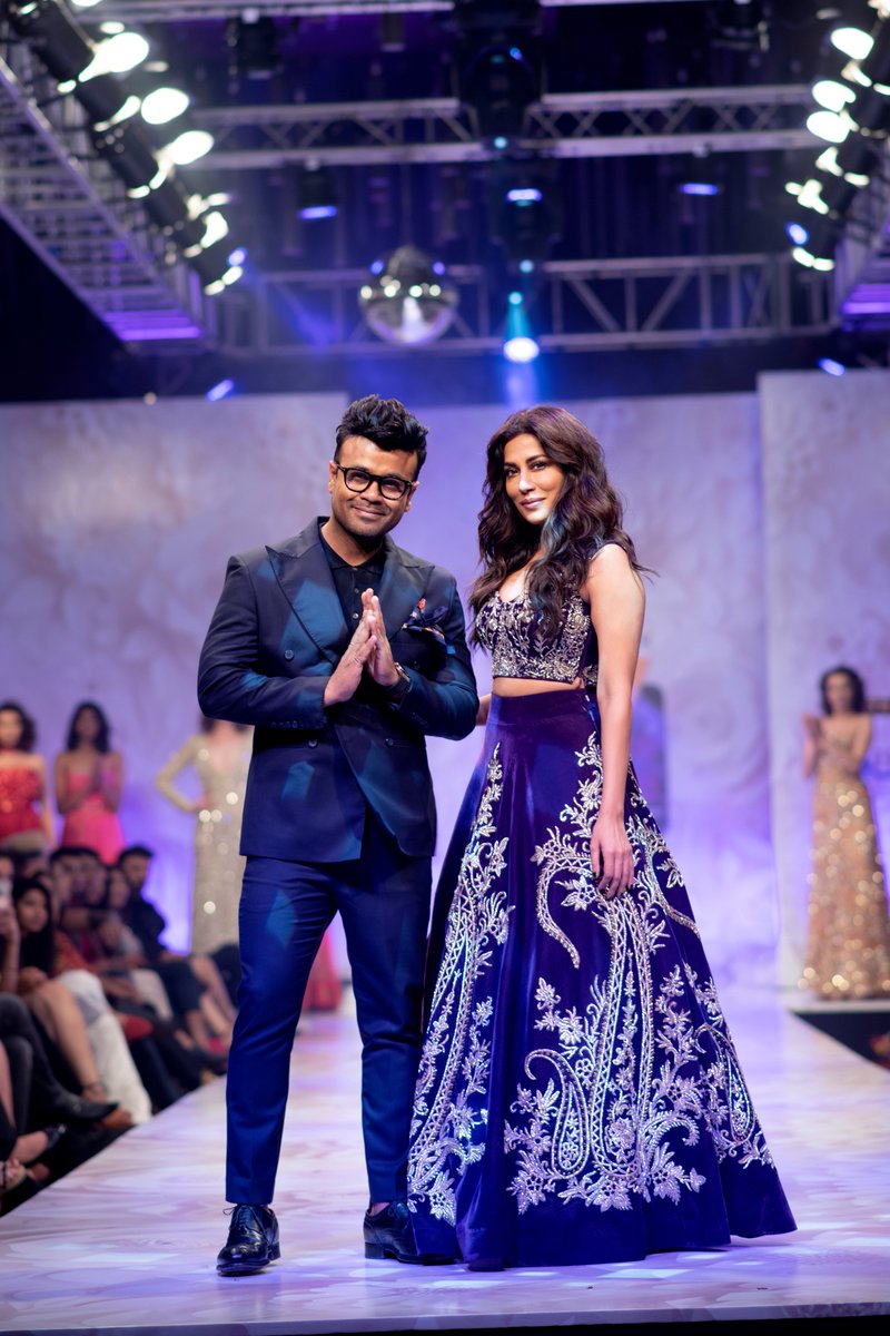 Inframe <a href="/chitrangda/">Chitrangda Sawhney</a> attiring Abdul Halder collections In Bangalore
Pc <a href="/subzcanvas/">Subzcanvas</a> (Team)
Content <a href="/subzcanvas/">Subzcanvas</a>
Designer <a href="/abdulhalder/">Abdul Halder</a>  Event @bangalorefashionweek
Venue @theoterrahotels
#chitrangadasingh #beauty #bangalorefashionweek #fashionaddict #choreographer #selfmotivation