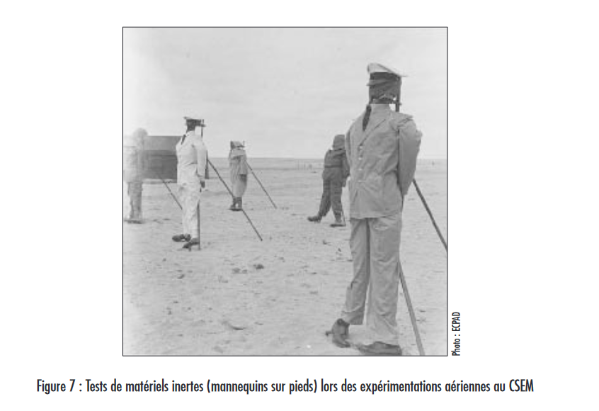 Alors que les connaissances sur les effets de la  #radioactivité encore lacunaires, les premières consignes de sécurité sont mises en place et les militaires protègent les zones contaminées. Des expériences sur les effets de l’onde de choc et des radiations sont réalisées.