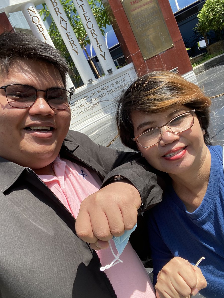 madamclaudiaako's tweet photo. Kakatapos lang ng "Case Conference" namin sa NBI.๐
Magbalot-balot ka na talaga beshyyy๐คฃ๐คฃ
Salamat sa suporta at pagsama @BernadetteDBen2 ๐๐
#LabanMadam๐ต๐ญ๐๐ผ https://t.co/TwDbzMpueo