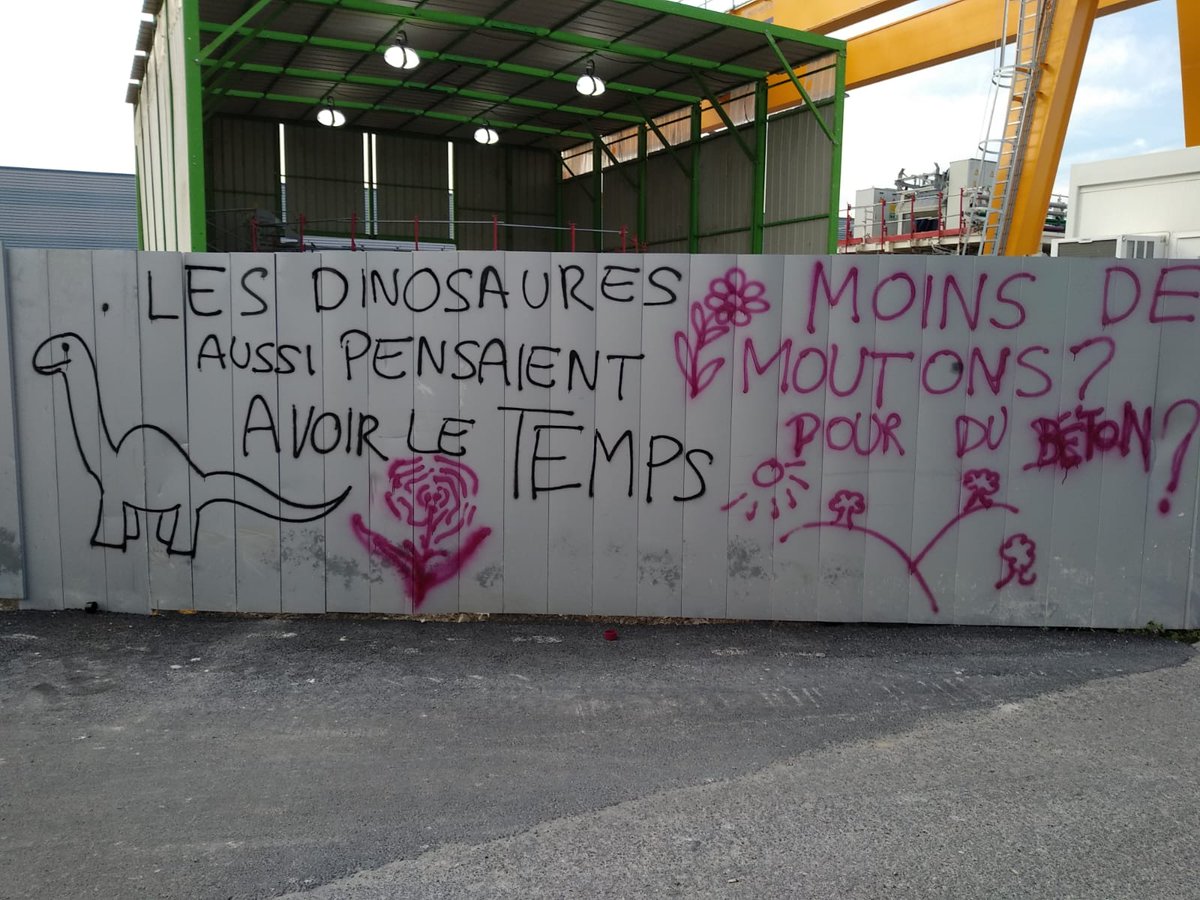 AulnayC's tweet photo. Pour les terres fertiles du triangle de Gonesse. De l'alimentation pas de surconsommation ! Changeons le système pas le #climat! https://t.co/rWBqD2QA3E