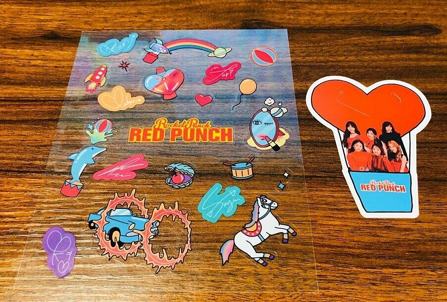 chainkun2020's tweet photo. อัลบั้มไซน์ Rocket Punch "Red Punch" 👊❤️ (Promote)
🎈บั้มโปรโมทสตก. KOMCA สีเงิน / ได้ของตามรูป💕
🎈ราคา 2990 บาท🔫 ส่งลทบ. 60 EMS 80📮
🎈ต้องดีลจากร้านเกาสนใจ DM สอบถามได้💌
#로켓펀치 #Red_Punch #BOUNCY
#ตลาดนัดROCKETPUNCH #Rocket_Punch https://t.co/uLBbVxNcEx