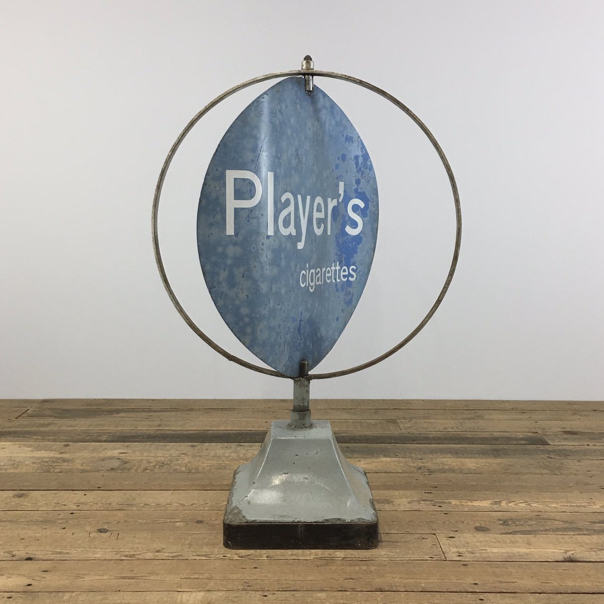 RailwayCotAntiq's tweet photo. Morning World 👋🏼🙂
Fancy this one? There’s a turn left in it 😏
Available now at https://t.co/aAm5Bm4sQU or by visiting https://t.co/WqTVbnugYu 
H 95 x W 63 cm approx 
#rotatingsign #players #newsagentsign #vintageshopsign #interiors #signage #1960s #1970s #vintagecornershop https://t.co/ZusPELQf4v