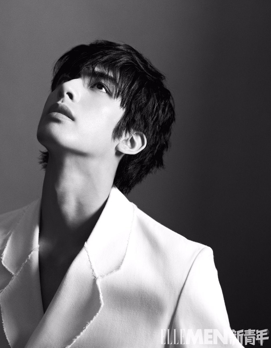 dramapotatoe's tweet photo. #SongWeilong for his cover spread of ELLE Men Fresh - Fall 2020 issue 

Full spread - https://t.co/oEtykOP0ob https://t.co/xncTgFn6JF