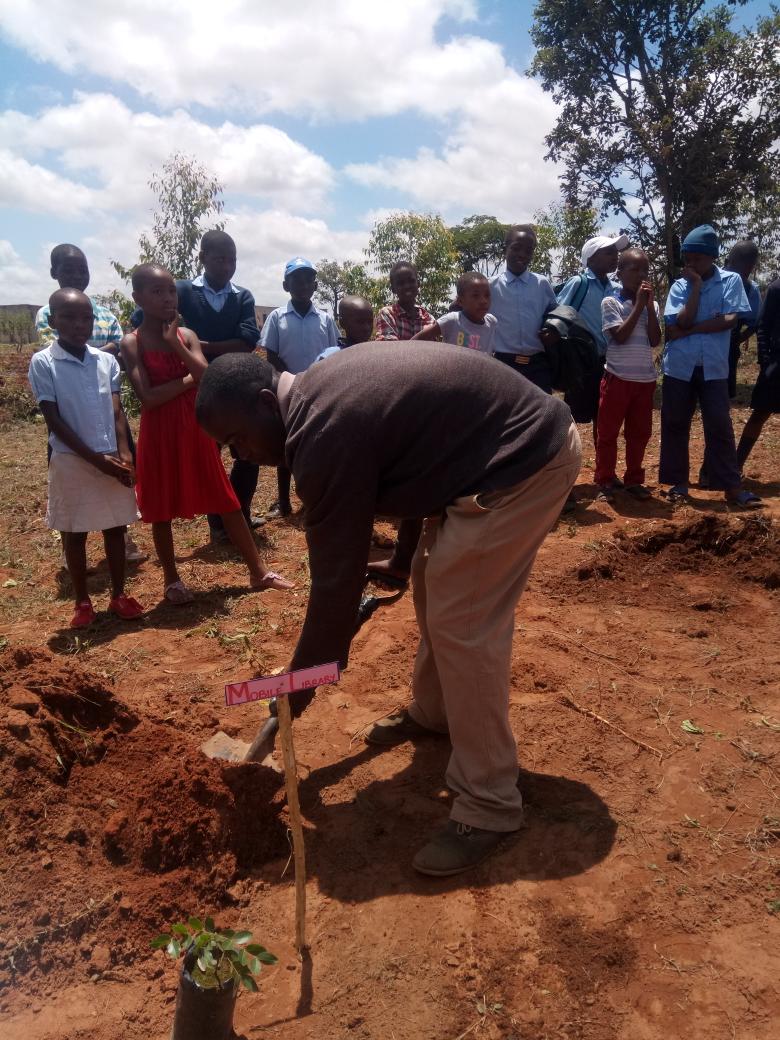 CurranMusada's tweet image. Libraries can play a role in all facets of life, including actively demonstrating on how to look after our planet. #LibraryProject, Chipinge