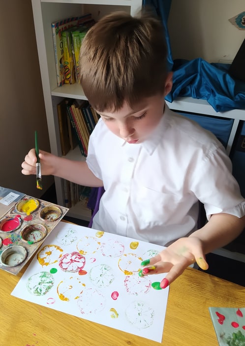 AshclassEPS's tweet photo. This term in art we are exploring the work of Shaun Tan and Van Gogh and have been using fruit, forks and our fingertips to practise painting different textures 🍋🍴👆 https://t.co/dxf8j5sqvT