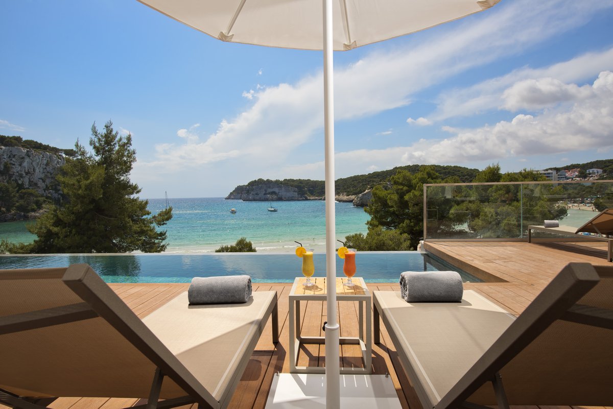 ¡Abrimos de nuevo! en <a href="/MeliaHotelsInt/">Meliá Hotels International</a> empezamos con 10 hoteles en España en junio y esperamos abrir otros 50 en julio. Por nuestros clientes y por nuestros empleados, nunca  nos había hecho tan felices reabrir los hoteles! #Reiniciarelturismo #StaySafeWithMelia
