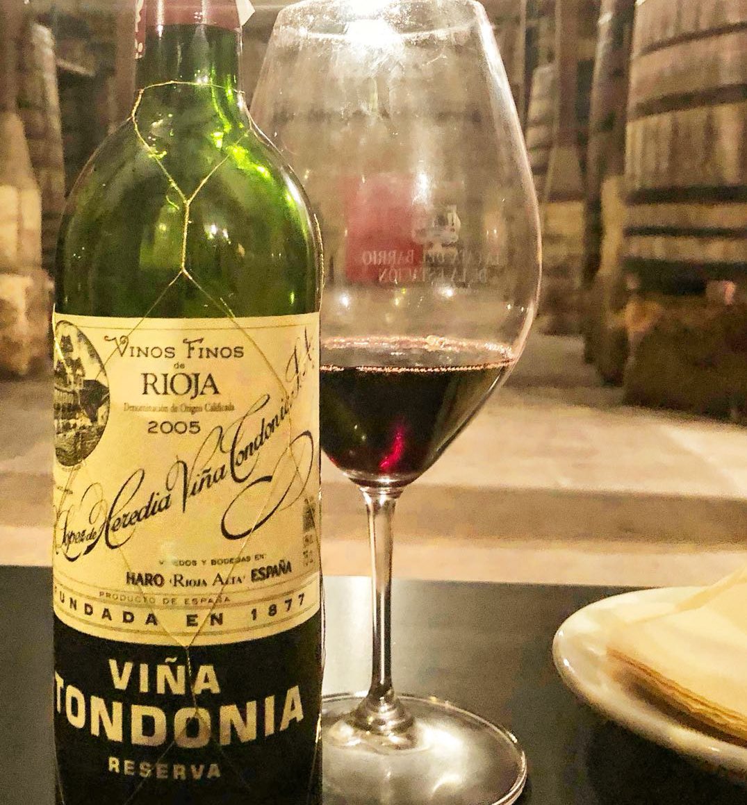 If you love #rioja wines 🍷 you are going to love our ONLINE <a href="/winetasting/">winetasting</a> experience about Rioja! The fascinating history and why it’s been one of the most famous #wine regions in the world. Saturday 20th at 7:30 pm (Madrid time) For bookings: colorfulwines.com/tour/online-wi… #winelovers