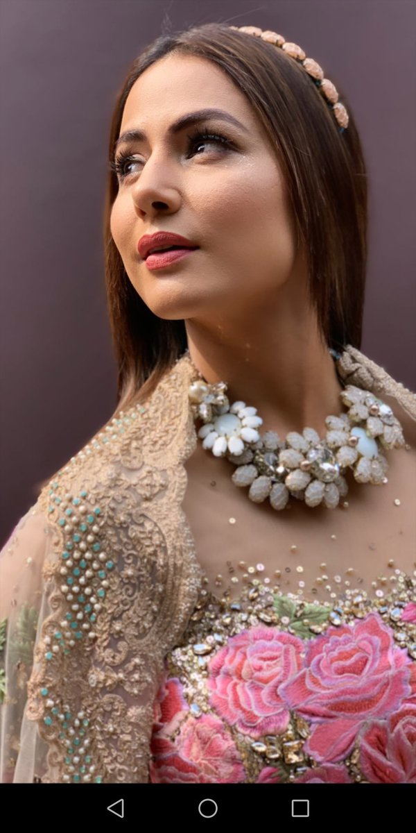 HINA KHAN : She started off from tv years ago and began her journey in Bollywood with her Debut film  #Hacked, She has done a Fabulous work and also movie has a great Social Message but wasn't reviewed by any Critics nor appreciated!  #PayTheirDuesBollywood (1/2) #HinaKhan  https://twitter.com/prileykwest/status/1273092503839768576