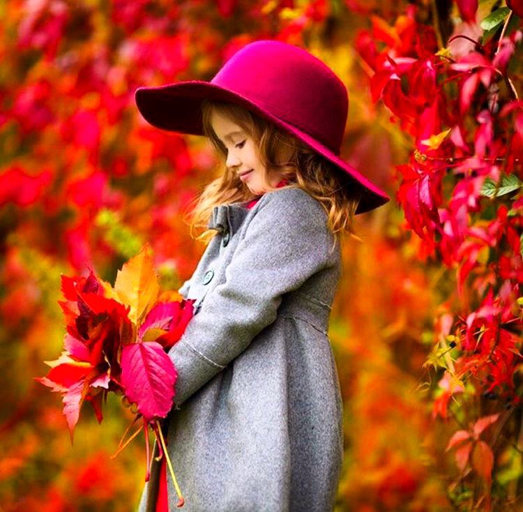 أعتذر للذين لم أُخبرهم بأجمل ما فيهم.
لأنني ظننت أن الوقت غير مُناسب،،
وأن الفرص القادمة قد تُلائم هذا التصريح أكثر..
حتى انتهت الفرص ومات الوقت.. 
أعتذر لأجل كل شيءٍ جميل تم تأجيله🌺