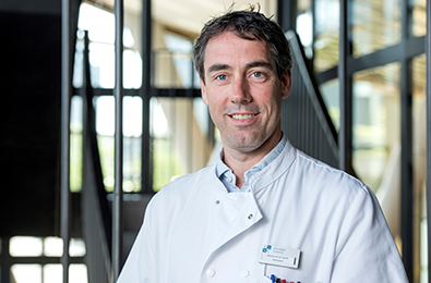 LUMC Leiden (@lumc_leiden) on Twitter photo Orthopedisch chirurg en nieuwe hoogleraar Michiel van de Sande wil betere zorg door app voor sarcoompatiënten: bit.ly/3hBhwHW
#sarcoom #botenwekedelenkanker #orthopedie <a href="/UniLeiden/">Universiteit Leiden</a> Orthopedisch chirurg en nieuwe hoogleraar Michiel van de Sande wil betere zorg door app voor sarcoompatiënten: bit.ly/3hBhwHW
#sarcoom #botenwekedelenkanker #orthopedie <a href="/UniLeiden/">Universiteit Leiden</a>
