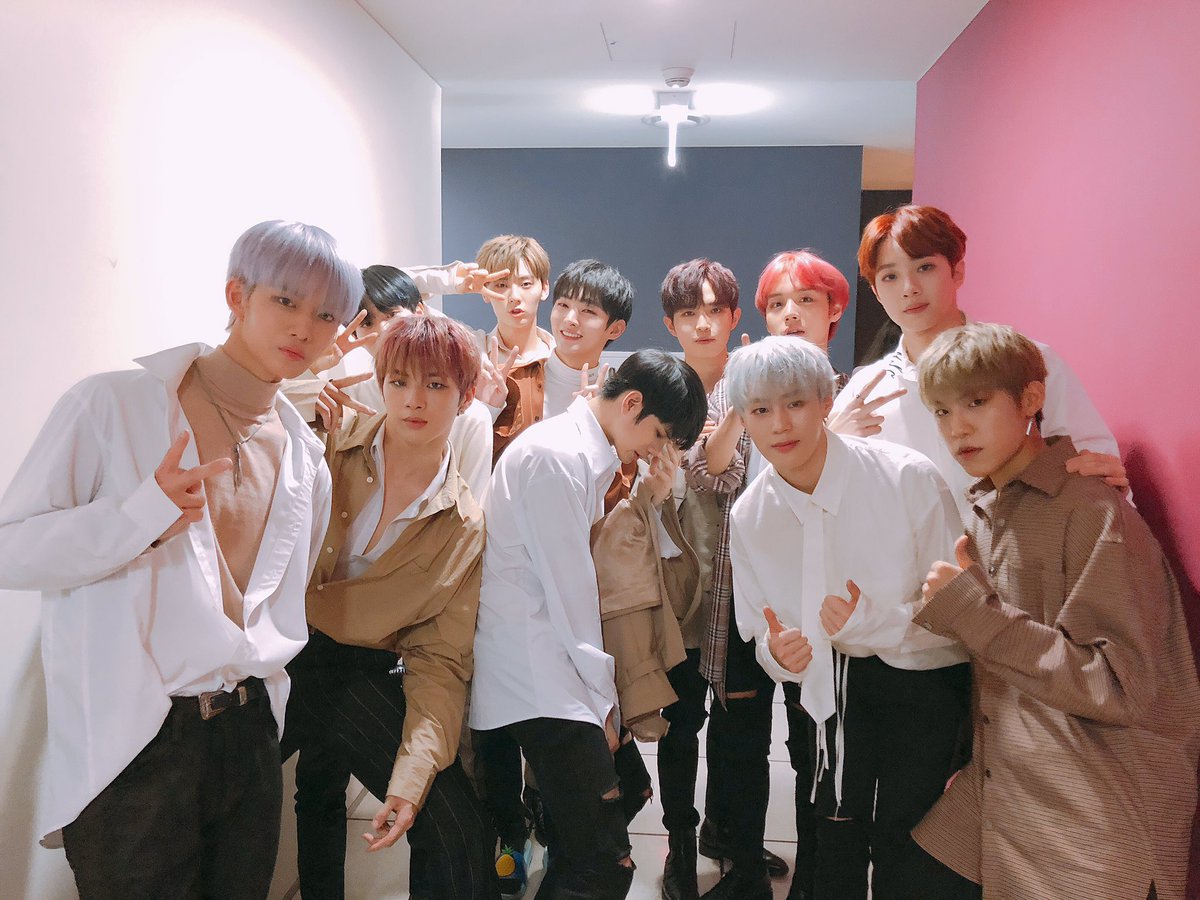 ongsomi's tweet photo. A thread of "why is he like this 😭" in wanna one photo group  #옹성우 https://t.co/aJ5hXnMj09