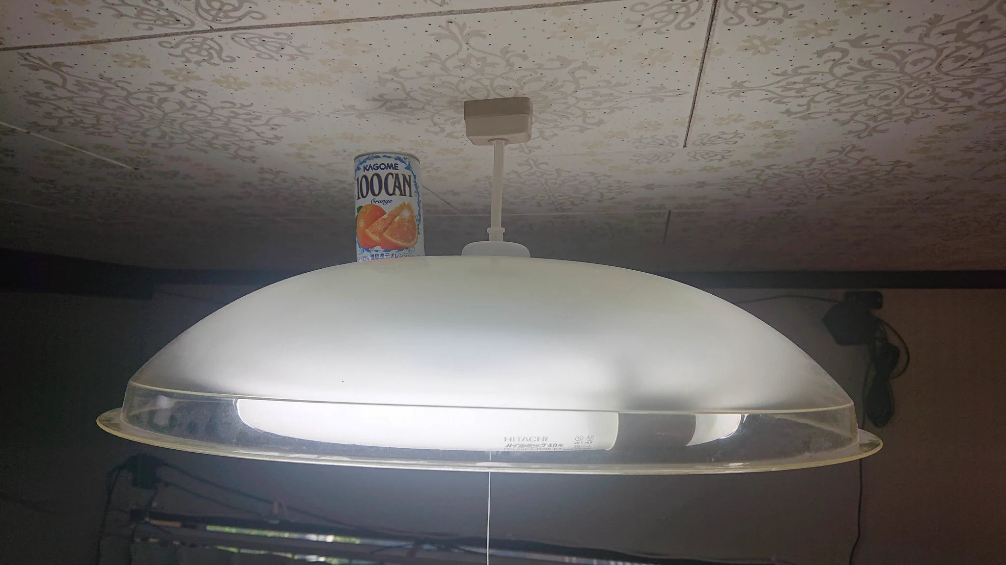 VIVE を購入して2年間…空き缶に電気のコードを縛り付けて短くするという無駄なことをしていた…www