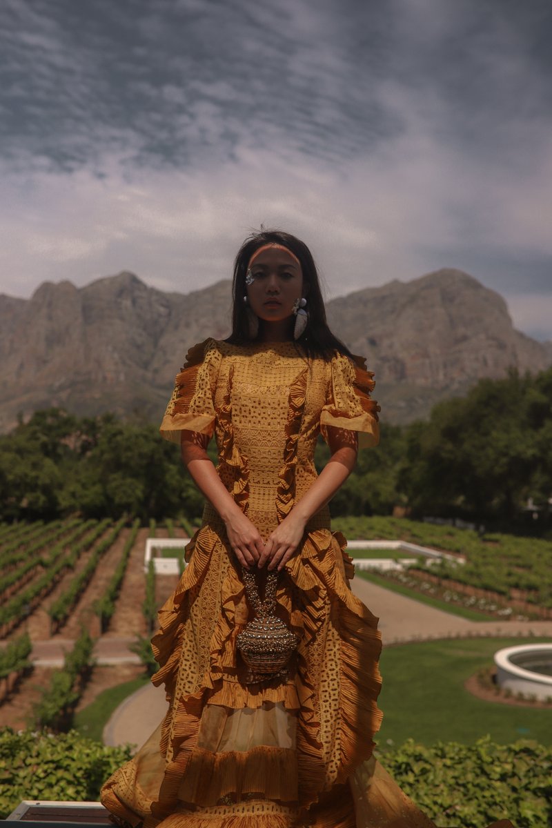 MaeCassidy_'s tweet photo. Oil on canvas @ fleurandrea 🎨🌿 TB to Western Cape ✨@goodleybullenpr #MaeCassidy #SimiSparkle
⁣
The handmade Simi Sparkle clutch, available at https://t.co/ocDjPcYtpN https://t.co/fP0sVSkSNI