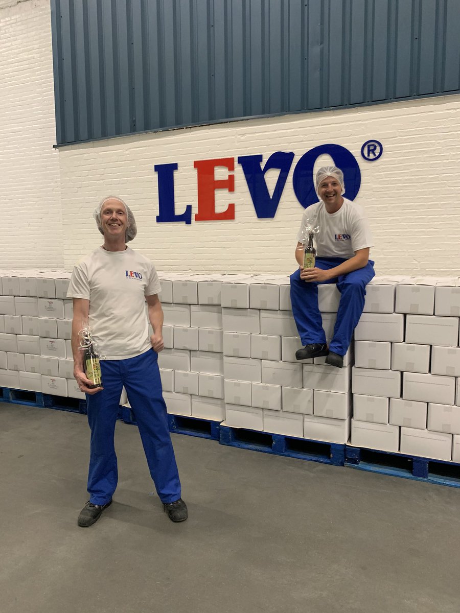 LEVObv's tweet photo. #GESLAAGD! 👉 Beide heren zijn geslaagd voor Vapro! 💪 Van harte gefeliciteerd! 🥳 En ook een dikke 👌 voor alle mensen die hieraan bij gedragen hebben! 🎉
#Vapro #Geslaagd #Trots #Levobv #Levo #Familiebedrijf #Sinds1916 #Olie #Frituurolie #Sauzen #Margarine #Bakolie https://t.co/hrSs7hOJPW
