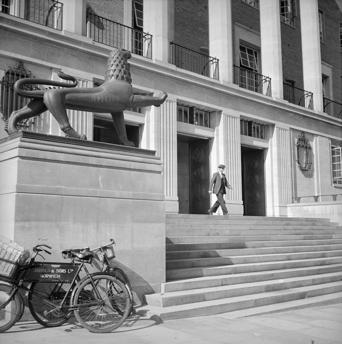 The most thought-provoking sculptural decoration round the City Hall - please save yourself the Alan Partridge refs - are not Hardiman's lions