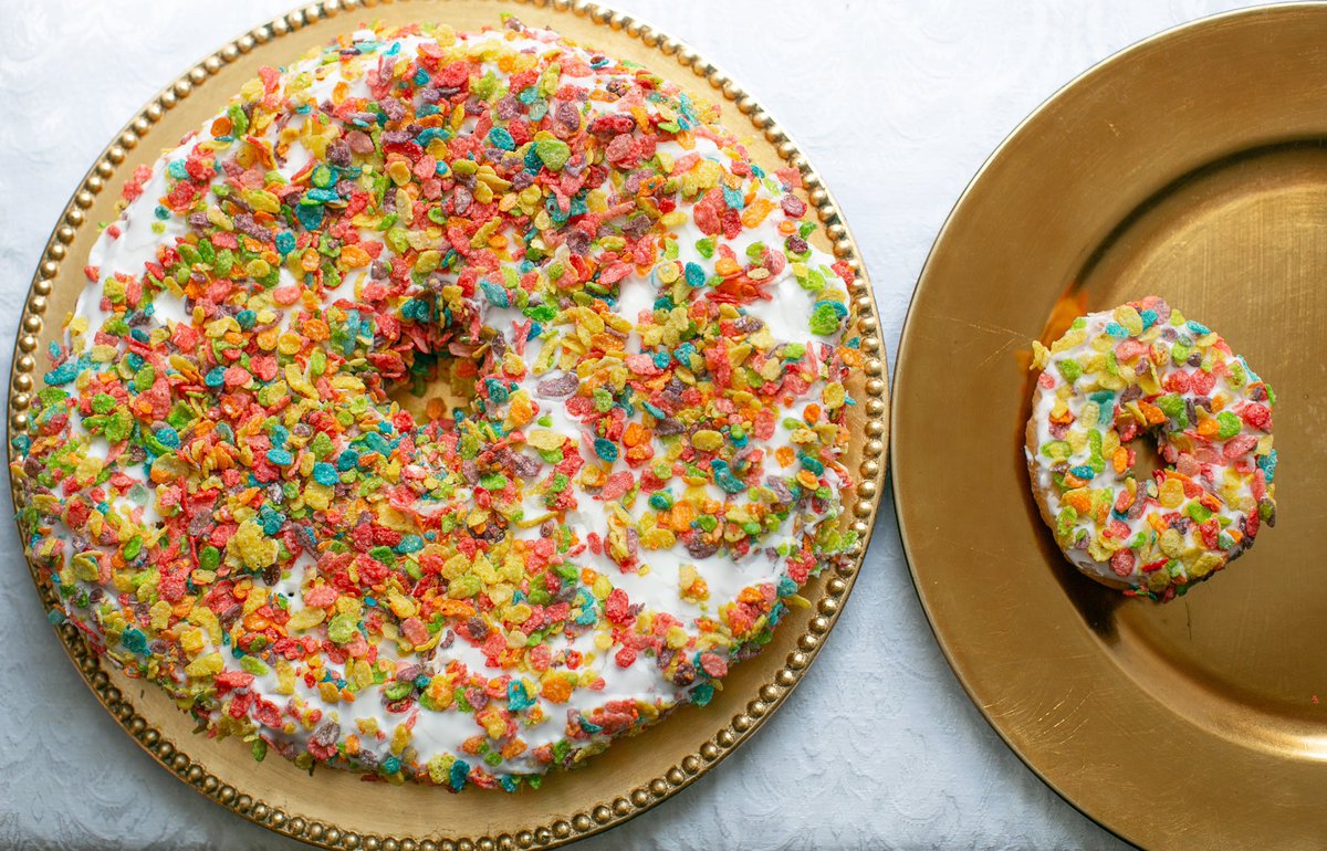 Just a reminder that we sell giant doughnuts and they are amazing. 😎 They’re great for birthdays 🎉 or a casual night in by yourself (we don’t judge). $15.99 / must be ordered at least a day in advance / comes in any raised doughnut flavor! 🥰