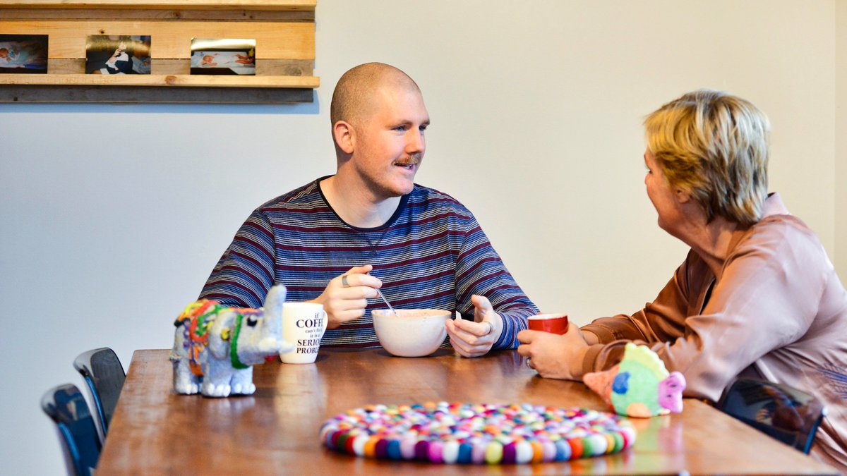 Gelukkig kunnen we de #maatregelen met betrekking tot de #bezoekregeling weer verder gaan versoepelen. Van ‘nee tenzij’ gaan we naar ‘ja, mits’. Iedere cliënt heeft recht op bezoek. Lees de nieuwe #richtlijnen op onze website: bit.ly/37BvJ33 #gehandicaptenzorg  #corona