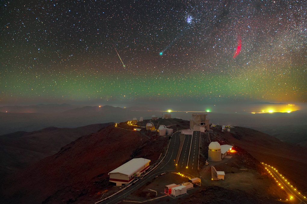 marsrader's tweet photo. It's a busy Universe. (📷 Petr Horálek) https://t.co/ZlcoEA06eG