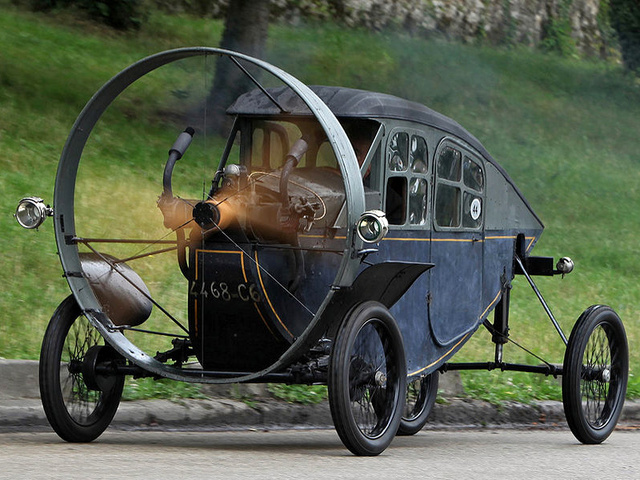UltimativCars's tweet photo. @CCCuration @Stephen59845260 @UDCVS Well, it's an interesting looking car, especially from the back;
I wouldn't call it a "beauty" though.
There's been others also very impressive cars, like the pedestrian-threatening #Leyat #Hélica 2H Serie D21 (1921) or really beautiful-cute ones like the #Ley T6 #Jaray (1922). https://t.co/EbOtKUax9b