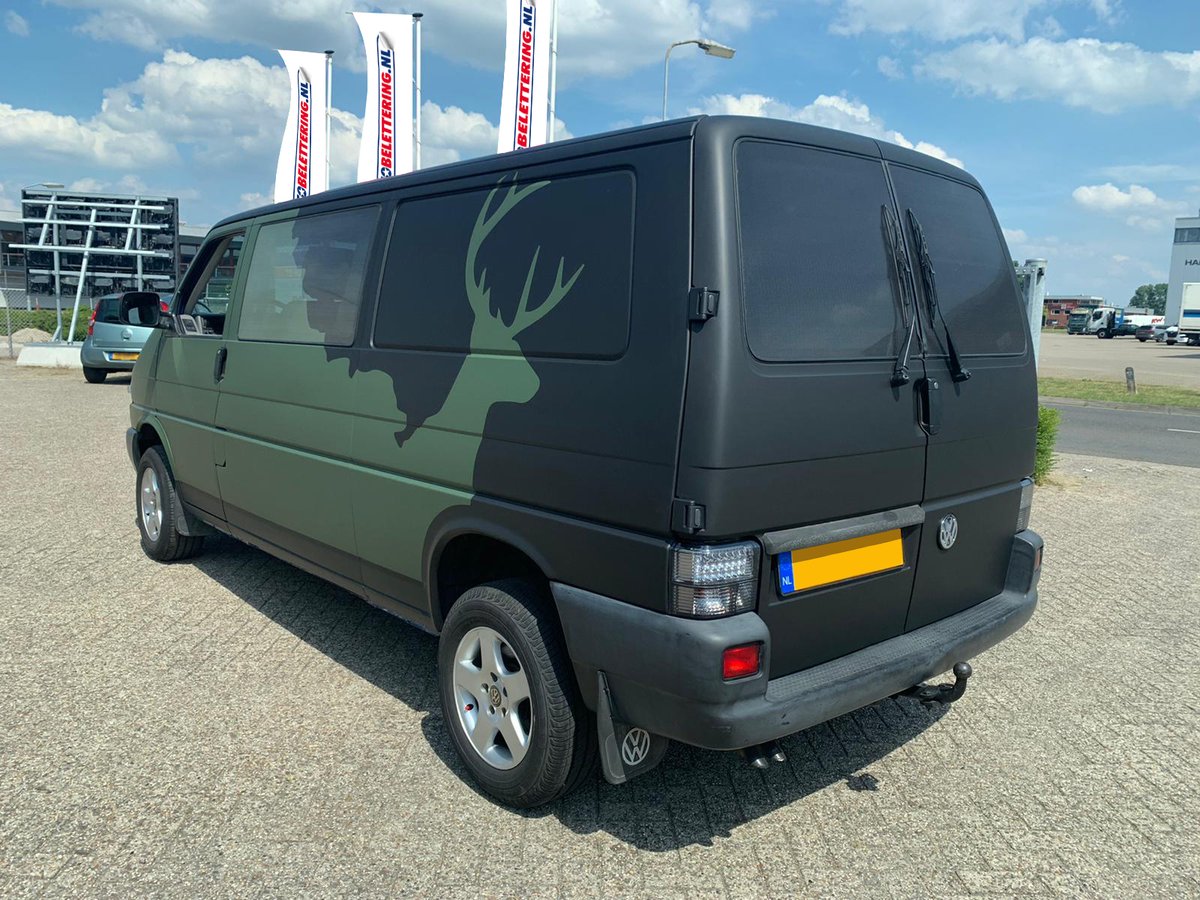 Autobeletterd's tweet photo. Recent hebben we voor een klant uit de regio #Rotterdam een #Volkswagen #Transporter #T4 voorzien van een complete #carwrap, uitgevoerd in matte folie en #OneWayVisionFolie. Benieuwd naar de mogelijkheden met uw auto? https://t.co/wfpa3war1z #autobelettering https://t.co/JcG8QnhYpF