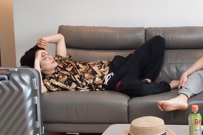 gimpophopuaja's tweet photo. ตอนเรากำลังจะแอบถ่ายผัวไปอวดเพื่อน  แต่ผัวรู้ตัว เลยยิ้มให้กล้องซะเลย ไอ่ต้าว เตงก็🥺🥺🥺 https://t.co/cif33IPKvQ