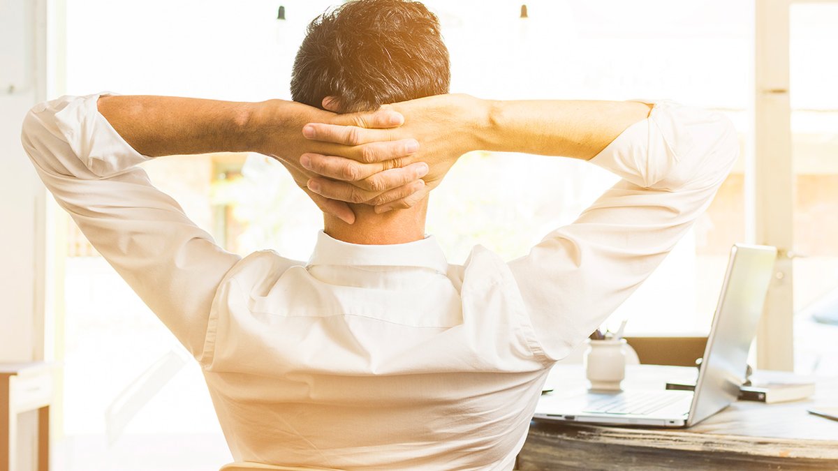 InformaAzione's tweet photo. Cinque consigli sempre utili per mantenere una #postura corretta alla scrivania, contrastare l’inattività fisica e #lavorare al meglio in modalità #smartworking. Leggi qui: https://t.co/LtQTd8TGZ3 https://t.co/AazMsfnmmz