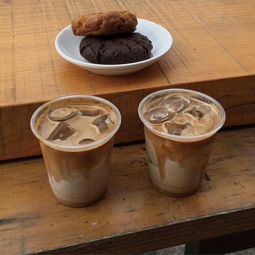 versaceuwu's tweet photo. Iced coffee while watching sunrise/sunset with you 🤤 https://t.co/0pRnnVqMZb