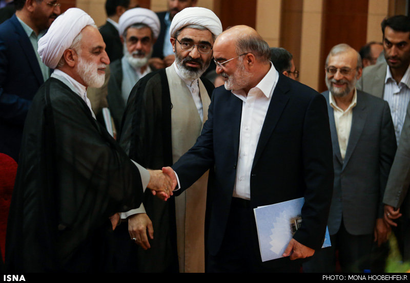 MiladGoodarzi_'s tweet photo. آقای اژه‌ای گفته تخلفات #طبری برای رئیس و اکثر مدیران و��ت قوه قضاییه «احراز» نشد، بجز مرحوم #خلفی که تخلفات رو گوشزد کرده بود!
خلفی،رئیس حوزه ریاست ق.ق و مسئول بالاسری طبری بوده. مکانیزم احراز در اون دوره چجوری بوده که مسئول مستقیم فرد متخلف گزارش میکرده و باز هم اتفاقی نمیفتاده؟ https://t.co/z5wiVB1jKJ