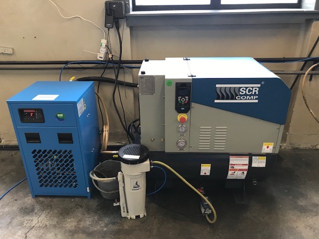 edc_air's tweet photo. We sprang into action this week when a local company needed a new 7.5kW #aircompressor and #refrigerantdryer.
The SCR10PM2 permanent magnet screw air compressor (mounted on a 300 litre #airreceiver) proved to be the perfect fit: economical to buy and run. Held in stock in the UK. https://t.co/9xLvdM4xU3
