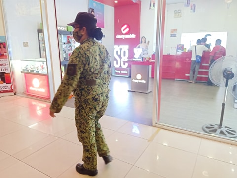 TanzaMPSPCR's tweet photo. On June 17, 2020,around 01:30 P.M onwards,Personnel of Tanza MPS conducted police visibility and Mall Visitation to ensure the implementation of social distancing, and no face mask no entry in line with the strict implementation of GCQ Guidelines within AOR https://t.co/YAi9EpOKl1