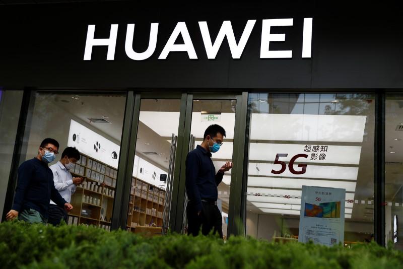 U.S. posts rule allowing U.S. companies to work with Huawei on 5G and other standards reuters.com/article/us-usa…