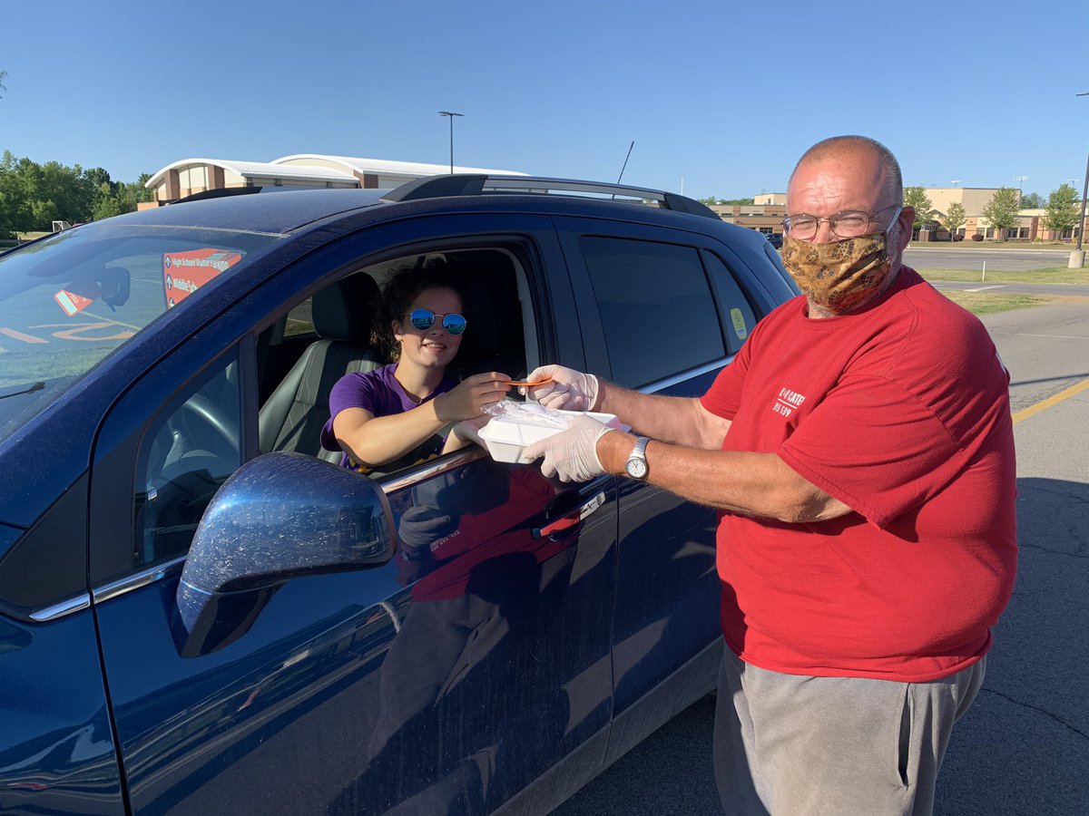mcguane_kris's tweet photo. Dear Seniors,
We want to thank Mr. Ross of K &amp; R Catering for your free chicken dinner last night during device drop off. 
@2020_WHSIndians 
#prideinourtribe https://t.co/HgGd4HfJeA