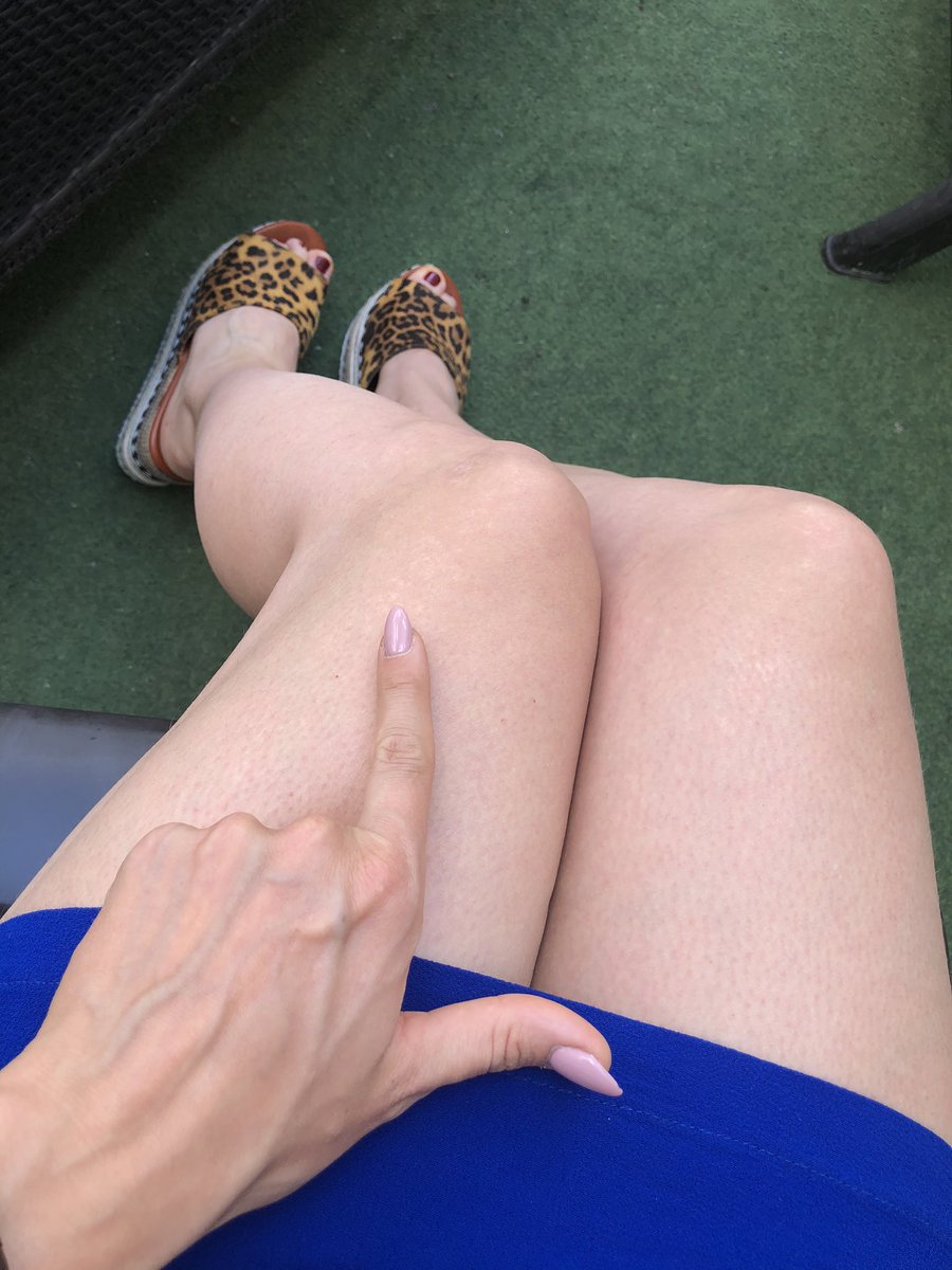 LadySolveig's tweet photo. Sonne genießen auf der Terrasse! 😊 während du buckelst #loser #herrin #findom #paypigs https://t.co/LqC4fEI9lE