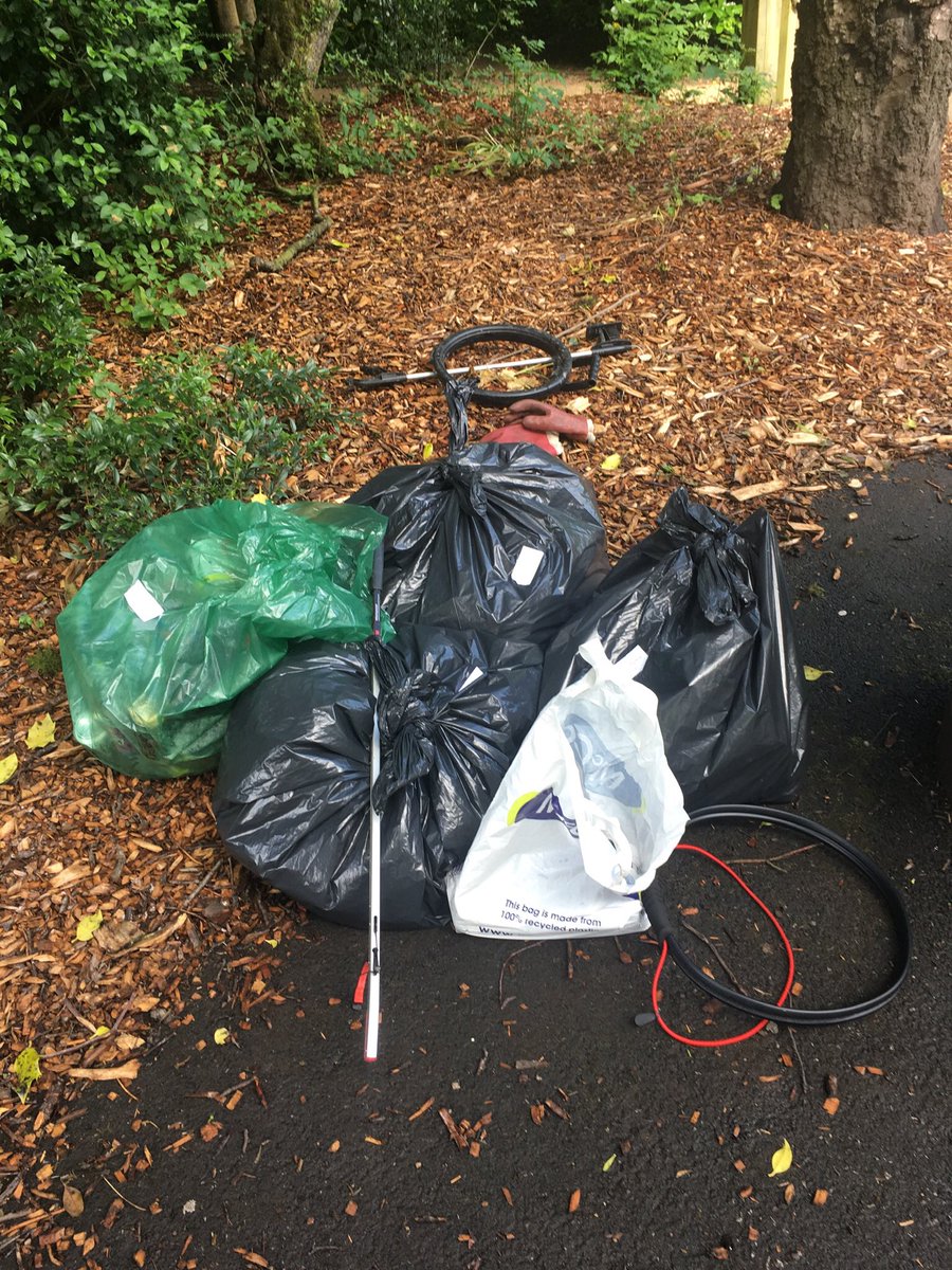 TheHubASCC's tweet photo. Couple of hours well spent this morning helping @TamesideCouncil keep our lovely parks looking lovely. Enjoying the green space I have on my doorstep, getting some exercise &amp; reconnecting with nature &amp; the great outdoors. https://t.co/rGcBAllNJe