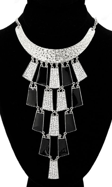 Get your swag on too with this sexy and sophisticated crystal fashion statement necklace jewellery. 
• Size: 18 inches
• Great for both day and evening look
We ship worldwide

sosexyfashion.com/champagne-crys…
#Crystal # Necklace #Jewellery #Gold #silver
#sosexyfashion #celebfashion