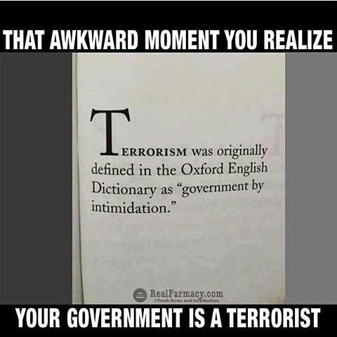 Demoymad's tweet photo. Awkward 😶 https://t.co/8F6ecGM4ir