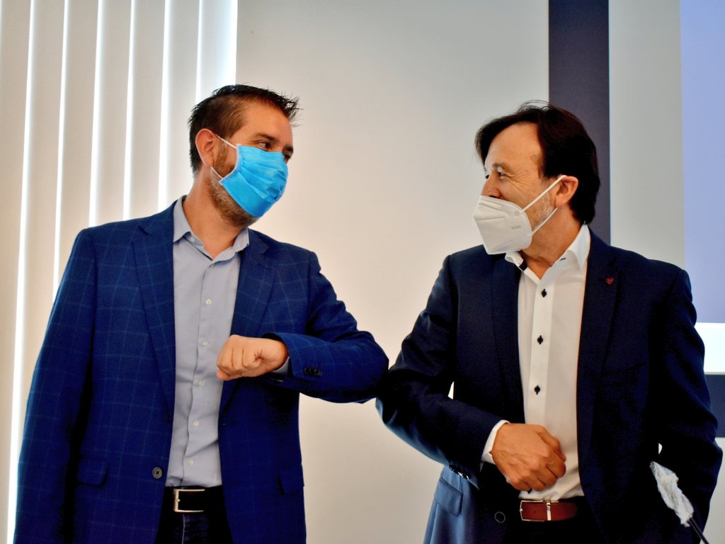 dipualba's tweet image. 🔊La #Dipualba y @EmpresariosFEDA, #CodoConCodo con los sectores #estratégicos de la provincia💪🏼💪🏼
@santicenizate y Artemio Pérez han presentado una #campaña para concienciar a la sociedad de lo vital de consumir productos y servicios de esta tierra 🔝😍👌🏼
dipualba.es/Main/noticia.a…