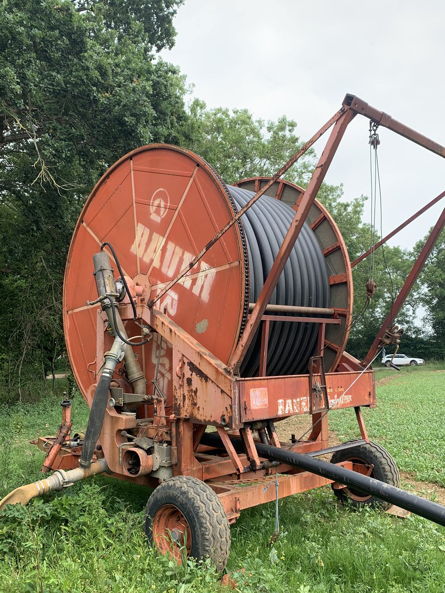 Bauer_FAN_UK's tweet photo. The Old and the New ! 1st Rainstar arrived in 1984 and still runs daily filling in headlands, the new E41 110/550 Rainstar has been added to the 4 machine fleet to cover more of their 350 Ha of Herbs #Rainstar #Irrigation #Qualitycounts https://t.co/PraXpYSg6W