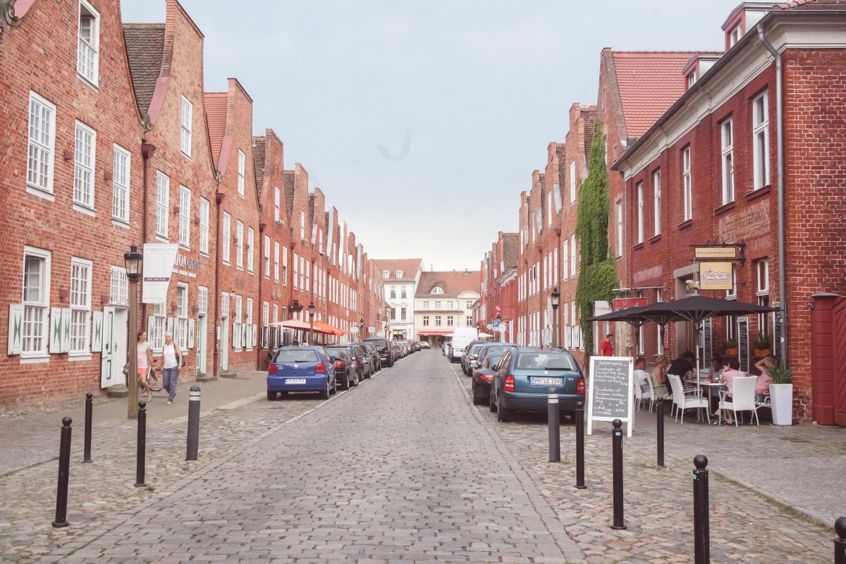 SI VOLA IN GERMANIA ✈️ 🇩🇪 
Potsdam è una piccola cittadina  dista circa 40 chilometri da Berlino.
Proprio a Potsdam si erge il famoso Palazzo di Sanssouci che viene considerato oggi la Versailles tedesca per la sua bellezza Rococò😍
viaggiareapois.it/2020/06/16/pot…