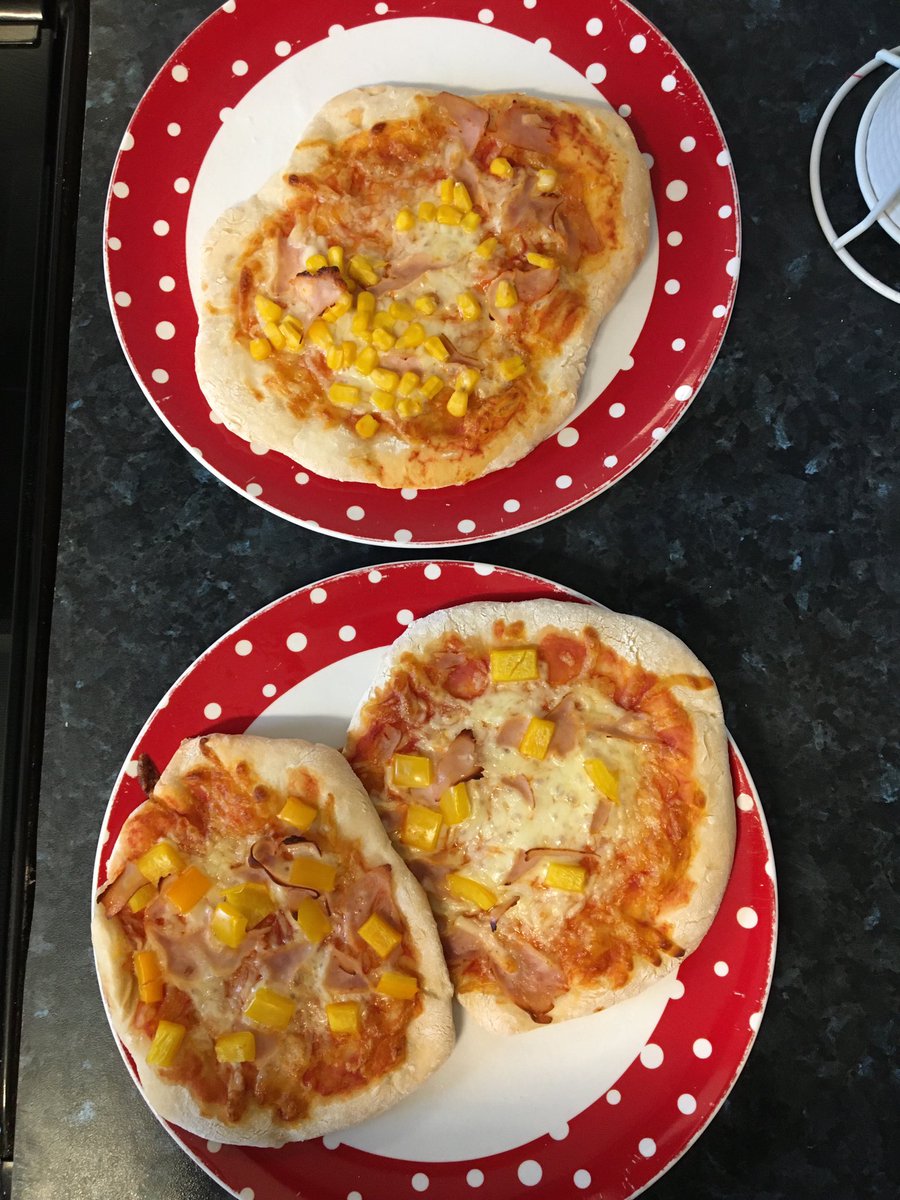 ElginAcHE's tweet photo. Pizza get your pizza! πππ we are really enjoying seeing what you are coming up with! good effort! π©π»βπ³π§πΌβπ³π¨π»βπ³π#pizza #homecooking #getyourcookon #cookdown #TeamEA https://t.co/2nqKKTjLde