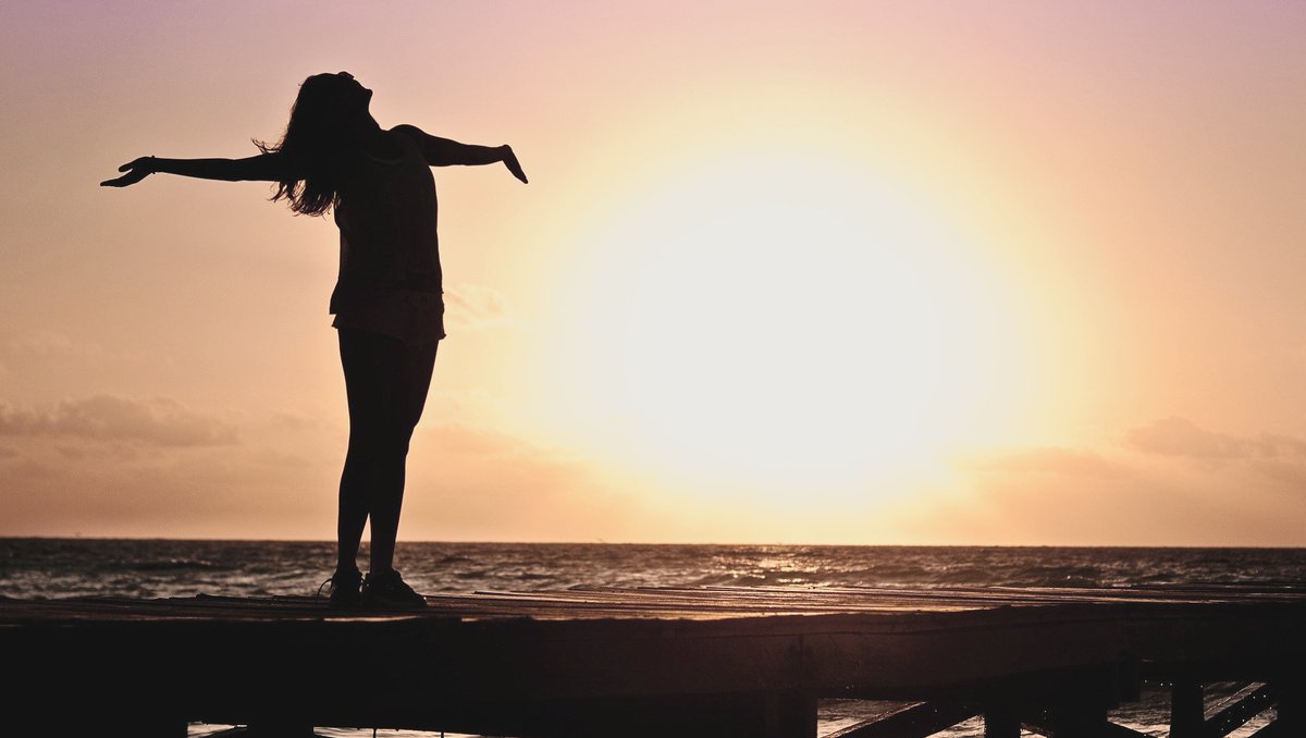 Stepping into freedom.... ☀️❤️

#freedom #sea #sun #sunrise #silhouette #happiness #woman #virtualassistant #administrative assistant #remoteworking #remoteadmin #goodlife #followme #followforfollow