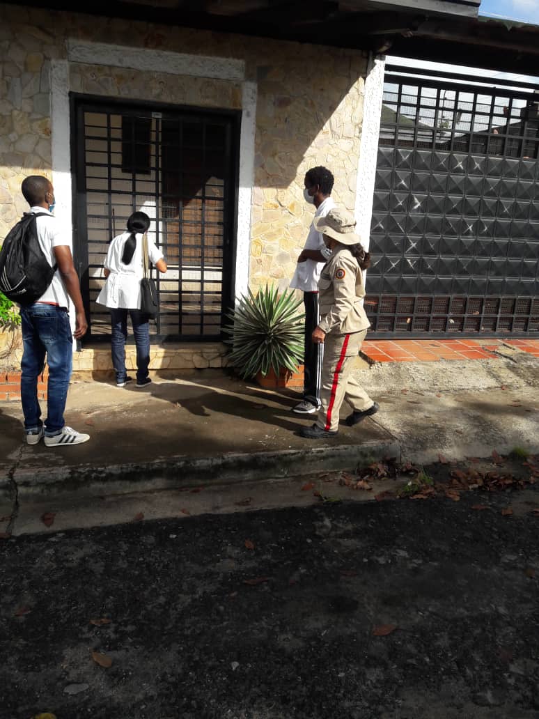 BicentenarioBo's tweet photo. La pesquisa activa es una actividad esencial para detectar posibles casos de #COVID19  con el fin de impedir a tiempo la propagación de esta pandemia provocada por el coronavirus Sars-Cov-2 en #Upata, #Bolivar, #Venezuela. @Cubacooperabol2 @Cubacoopera_Ve3 @KeylerING https://t.co/h4ywi1J9OF