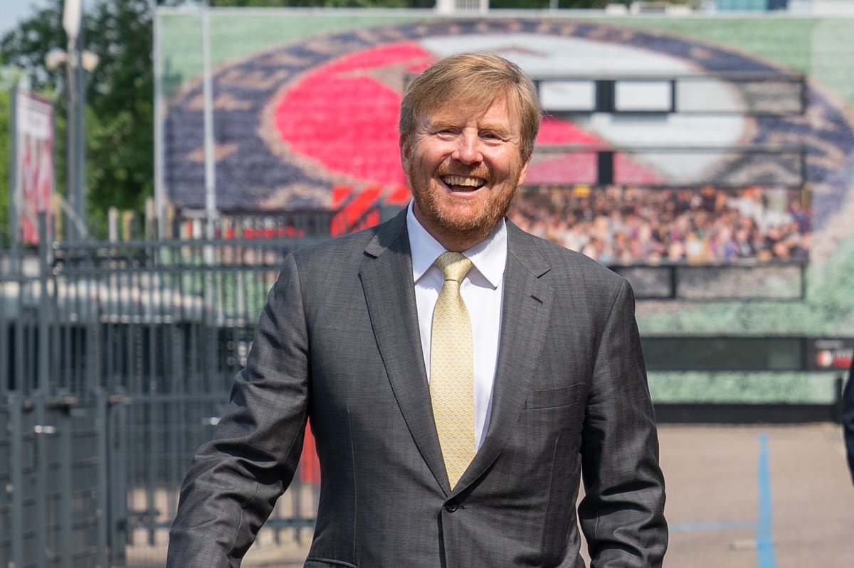 Feyenoord's tweet photo. De Koning in De Kuip! 👑 https://t.co/gmBkr1uDaI