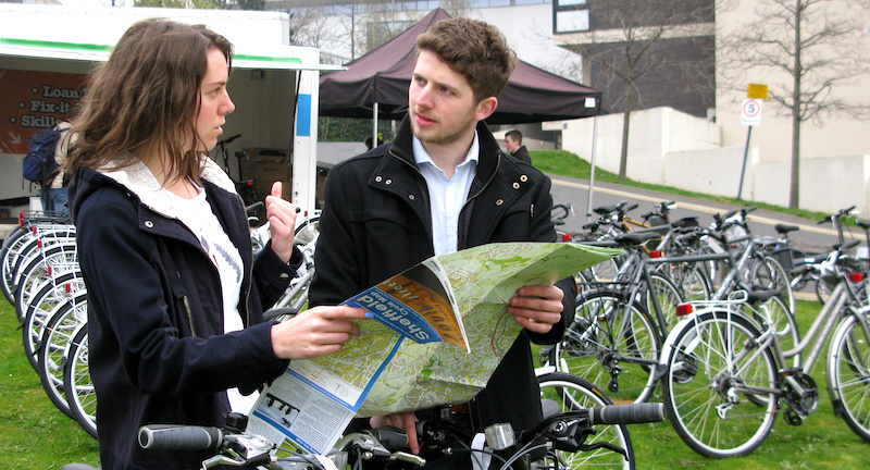 WalkRunRideShf's tweet image. "The only way to mitigate a return to toxic air, high carbon emissions &amp;amp; traffic congestion will be to make it easier &amp;amp; safer for people to walk &amp;amp; cycle" says @markhowell1982. How some @LovetoRide_ companies improve @theoutdoorcity sheffieldtelegraph.co.uk/news/people/ri…