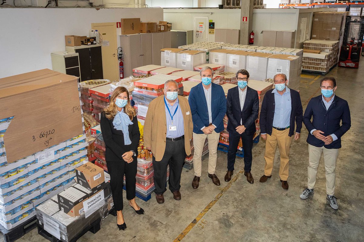 Jorge_Azcon's tweet photo. 🔝Esta mañana he asistido a la donación de 17.000 kilos de comida de ⁦@Mercadona⁩ al ⁦@b_alimentoszgz⁩. Es emocionante comprobar la gran solidaridad de los zaragozanos y de las empresas que trabajan en nuestra ciudad. ¡Muchísimas gracias! 👏👏👏 https://t.co/r400pOKweU