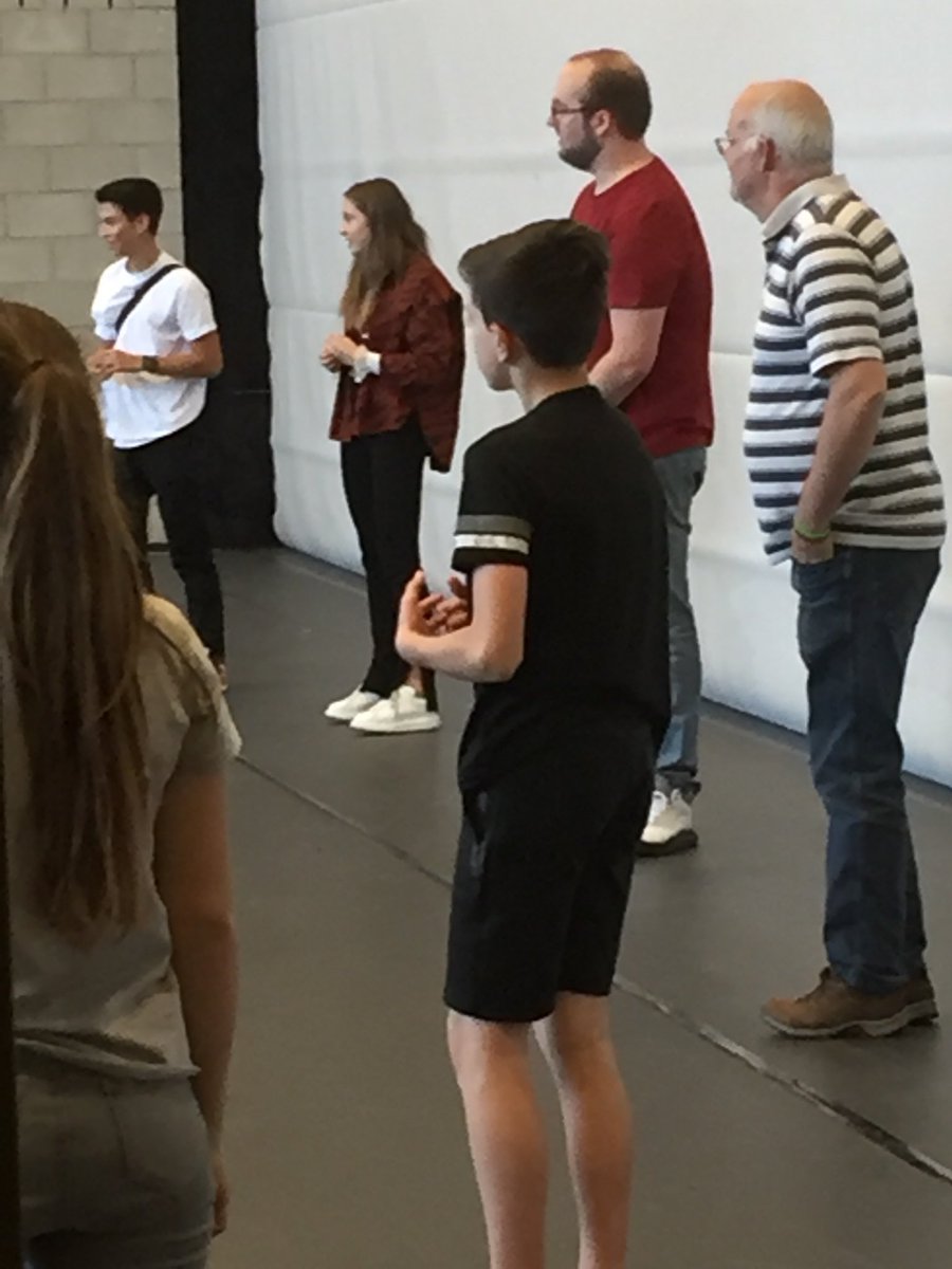 Nieuwe leerlingen #PicassoLyceum leerjaar 1 worden vanmiddag persoonlijk van harte welkom geheten door coaches en assistent-coaches. Van harte welkom!