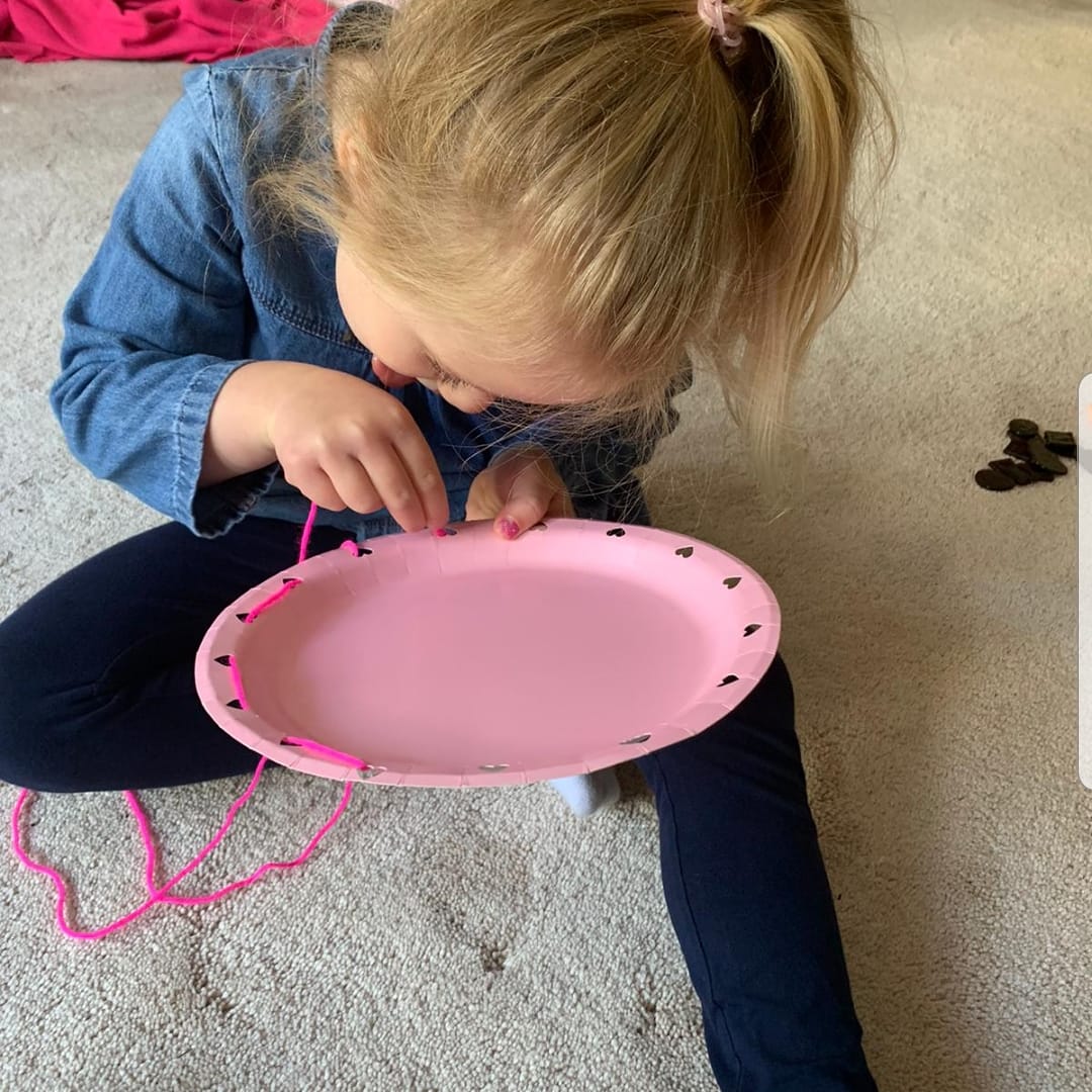 HaveringHome's tweet photo. Super easy to make and lots of fun. Supporting fine motor skills and concentration in our pre-schoolers π
#scarlett_and_mummy
#athomewithhomestart
#finemotorskillspreschool
#keepingbusyathome
#homestarthaveringcouk https://t.co/lsFsZ39wd7