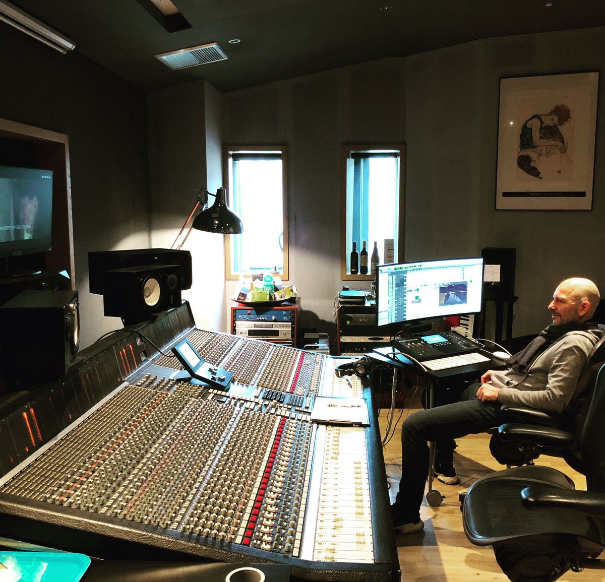 21) I first met Goetz ( @GoetzB1) when we both worked on Martin Phipps's score for the film X+Y in 2014. Goetz is an amazing engineer & apart from THE FEED he's also mixed my scores for THIRTEEN & WE HUNT TOGETHER. He did a brilliant surround mix of the score for THE FEED.
