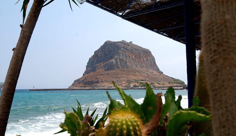 CinnamonCircle's tweet photo. FINALLY! We are allowed to travel to #beautiful #Greece 

Pack your suitcase quickly! Our recommendation? #Monemvasia. A spectacular &amp; picturesque gem on #Peloponnes

What can you expect? Read it yourself ...

https://t.co/q7WHknLjRj

#LetsMeetThere - next week, for sure 😀 https://t.co/xvcP56WlVS