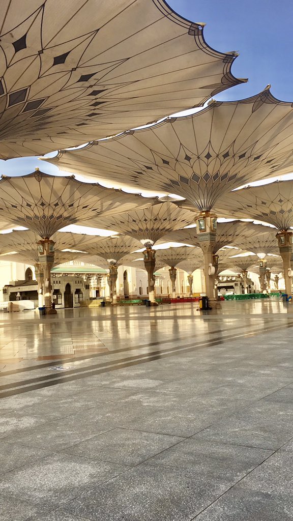 aabd201q's tweet photo. يا رب يسرها على گل ضايق
وارفع ستار الهم عن گل محزون 

لو گان في درب السعادة عوايق 
تهون مع رحمتگ  يا خالق الگون https://t.co/zLpbYNUj3w